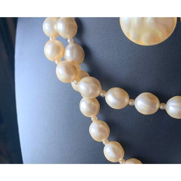 Vintage Crown Trifari Cultured Pearl Necklace set, w/BOX, Signed - Picture 3 of 9